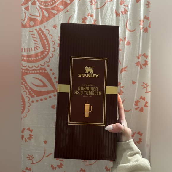 BRAND NEW WITH TAG/BOX! STANLEY Limited Edition Chocolate/gold 40 Oz Quencher - Picture 7 of 10